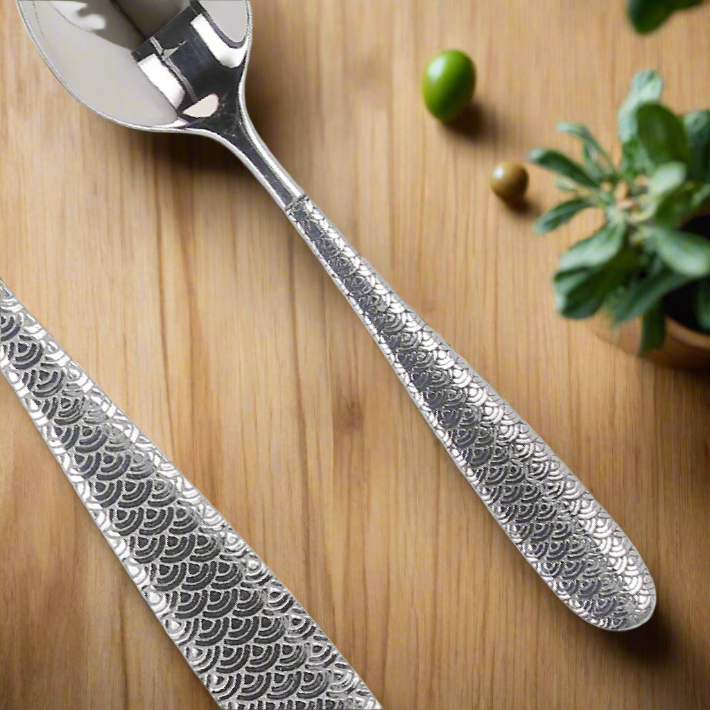 eleganckie sztućce z tłoczonym wzorem stal nierdzewna  bez niklu 24 szt od scapol 