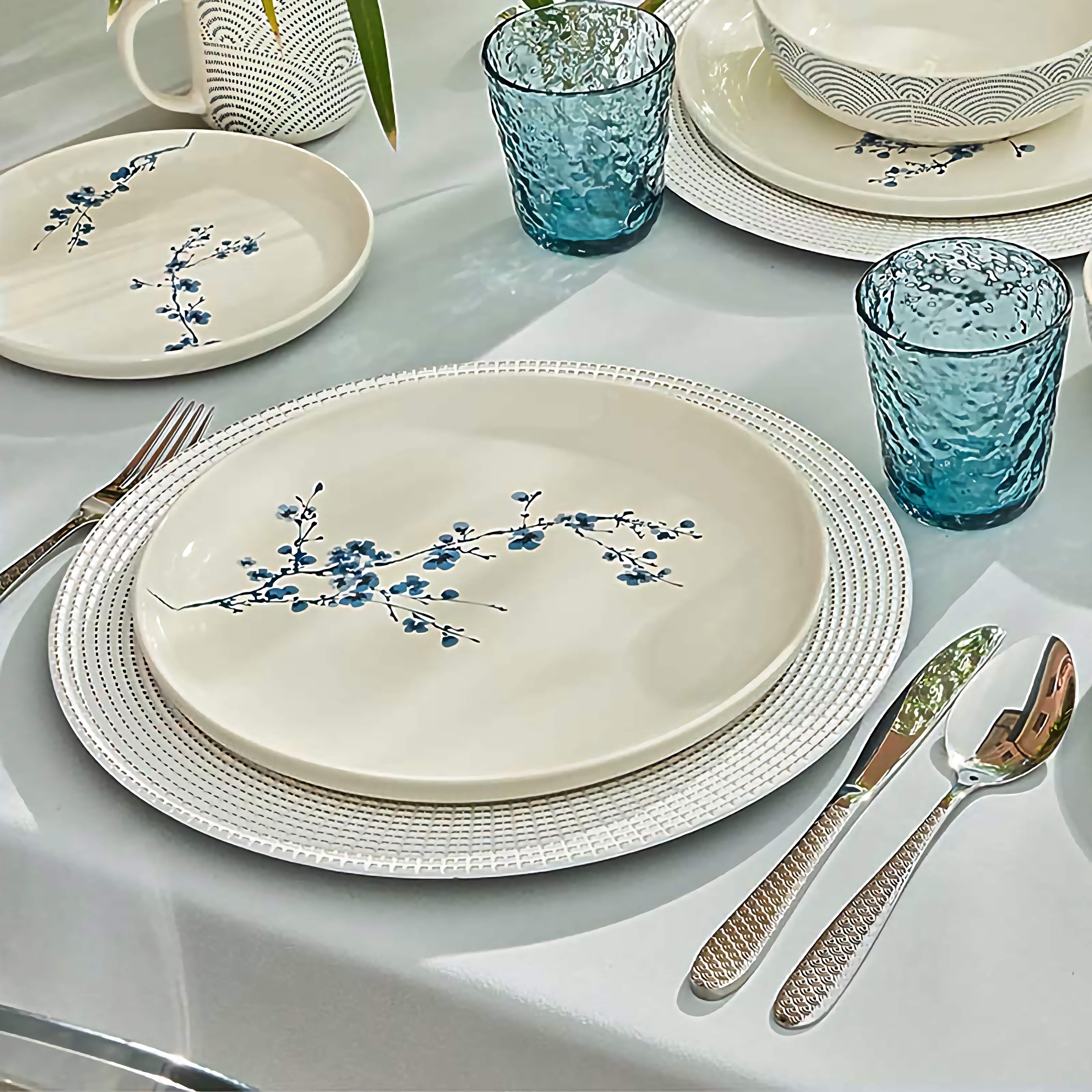 eleganckie sztućce z tłoczonym wzorem stal nierdzewna inspiracja orientale scapol