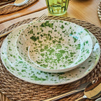 talerzem obiadowym i talerzem zoupiem zielonym wzorem w plamki Apulia Scapol Tognana